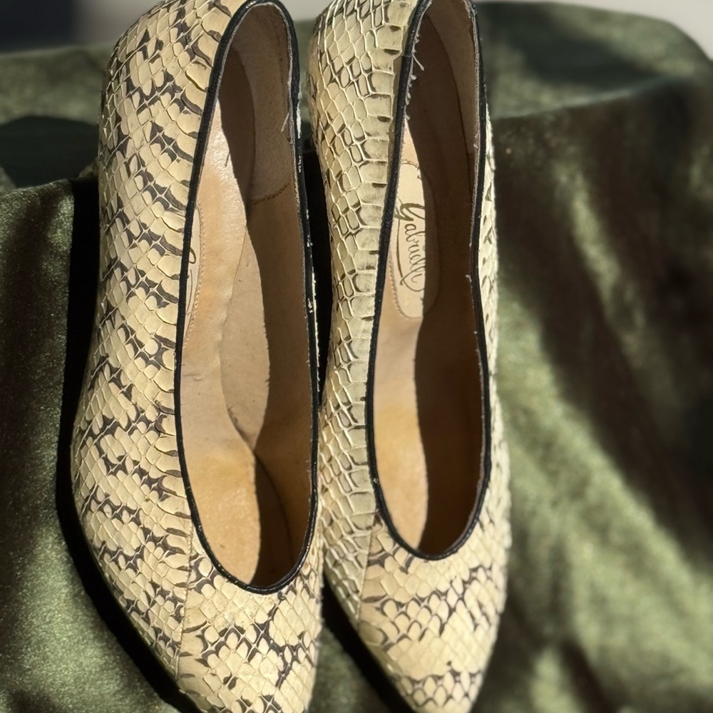 Vintage GABRIELLI Pumps Ivory/Black Snakeskin